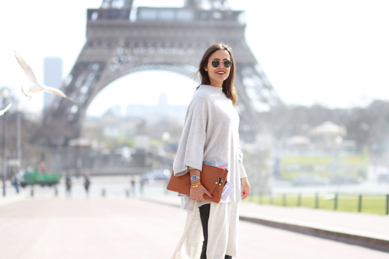 Eifelturm, weißes Kleid, Tasche, Sonnenbrille