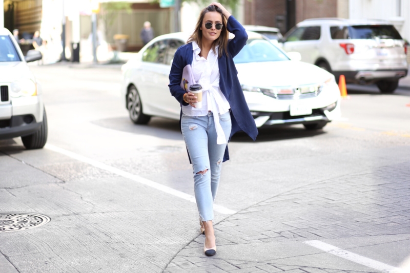 Streetstyle - Jeans, Pumps, SOnnenbrille, Bluse, Cardigan